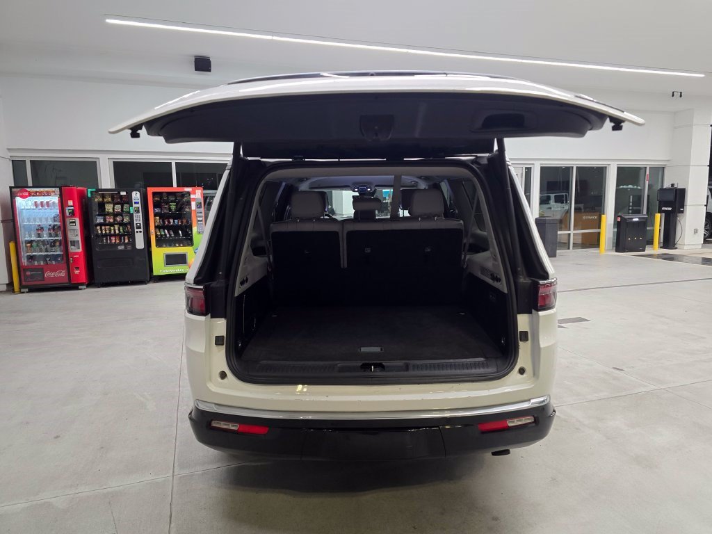 Used 2024 Jeep Wagoneer L Series II w/ Flexible Seating Group AWD/4WD image 42