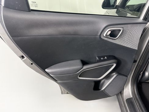 Used 2025 Kia Soul LX w/ LX Technology Package FWD image 25