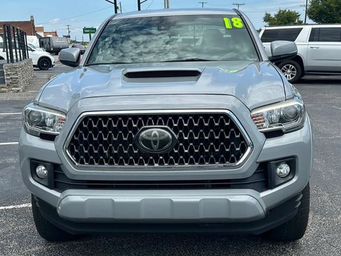 Used 2018 Toyota Tacoma TRD Sport AWD/4WD image 2