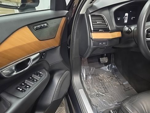 Used 2023 Volvo XC90 T8 Plus w/ Protection Package image 29
