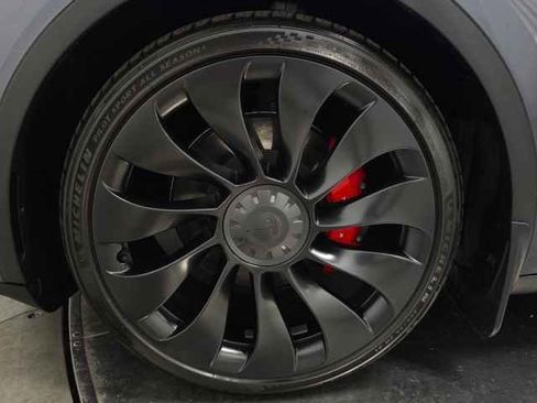 Used 2022 Tesla Model Y Performance image 14