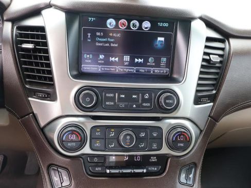 Used 2017 Chevrolet Suburban LT image 18