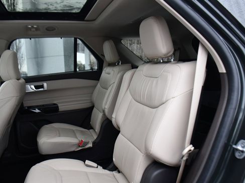 Used 2023 Ford Explorer Platinum w/ Technology Package image 22