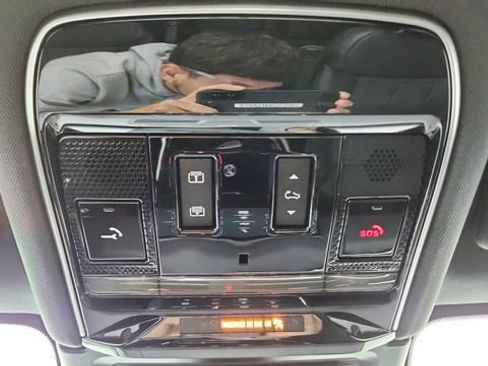 Used 2025 Land Rover Range Rover Sport SE image 59