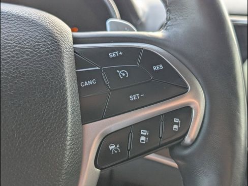 Used 2020 Jeep Grand Cherokee Overland AWD/4WD image 24