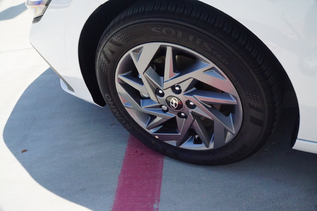 New 2026 Hyundai Elantra Hybrid FWD image 8