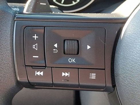 Used 2024 Nissan Rogue S AWD/4WD image 21