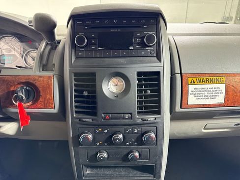 Used 2008 Chrysler Town & Country LX FWD image 25