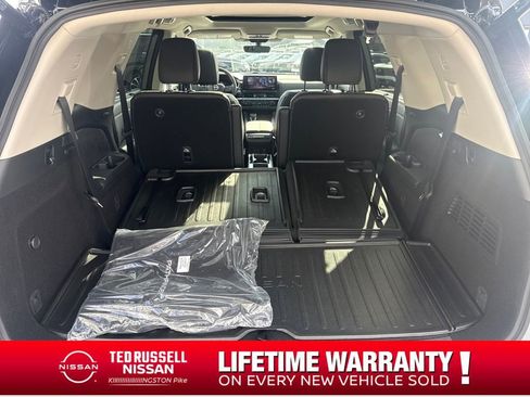New 2026 Nissan Pathfinder Platinum image 23