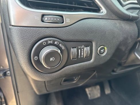 Used 2019 Jeep Cherokee Limited image 6