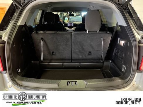 Used 2024 Ford Explorer XLT AWD/4WD image 30