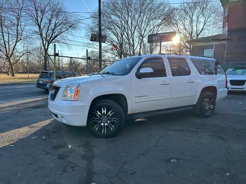 Used 2011 GMC Yukon XL SLT image 4