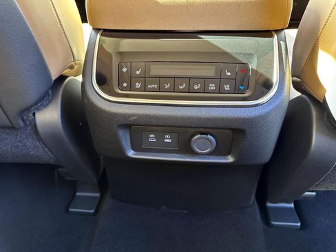 Certified 2025 INFINITI QX80 Sensory image 18