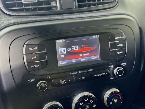Used 2015 Kia Soul + FWD image 26