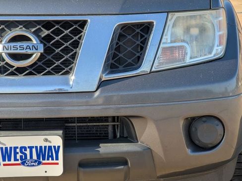 Used 2016 Nissan Frontier SV image 10