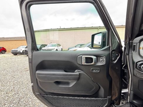 Used 2025 Jeep Wrangler Unlimited Sport AWD/4WD image 18
