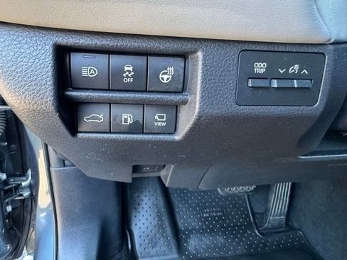 Used 2021 Toyota Avalon Limited w/ Advanced Safety Package FWD image 17
