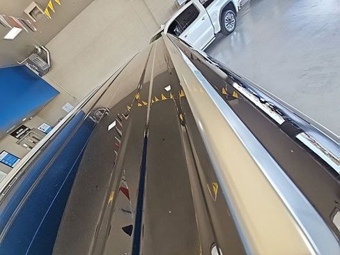 Used 2023 GMC Yukon XL SLT image 37