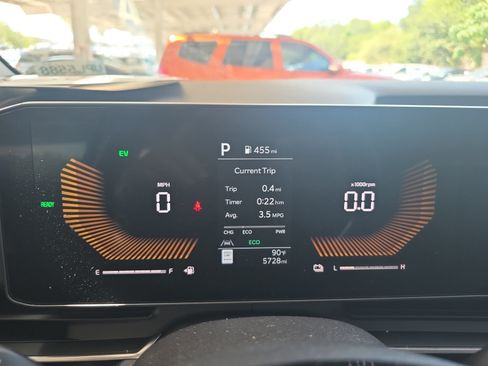 Used 2026 Kia Carnival EX FWD image 18