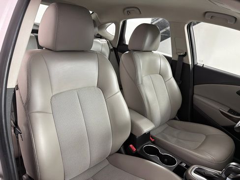 Used 2013 Buick Verano FWD image 22