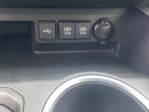 Used 2021 Toyota Highlander XLE image 22