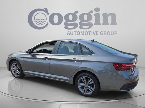 Used 2023 Volkswagen Jetta SE w/ Panoramic Sunroof Package FWD image 3
