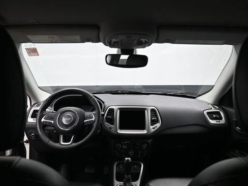 Used 2018 Jeep Compass Latitude w/ Popular Equipment Group FWD image 27