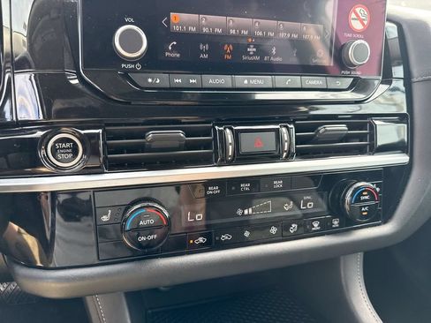 Used 2024 Nissan Pathfinder SV FWD image 19