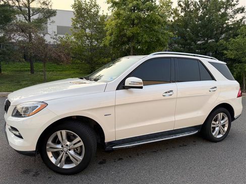 Used 2012 Mercedes-Benz ML 350 BlueTEC 4MATIC image 4