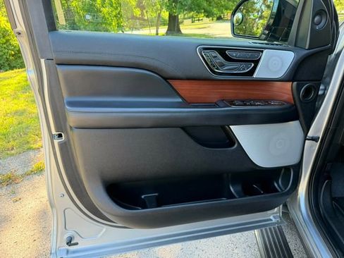 Used 2020 Lincoln Navigator Reserve w/ Luxury Package AWD/4WD image 15