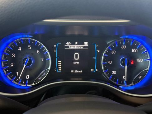 Used 2017 Chrysler Pacifica Touring Plus FWD image 36