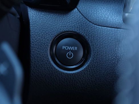 Used 2025 Toyota Camry SE image 29