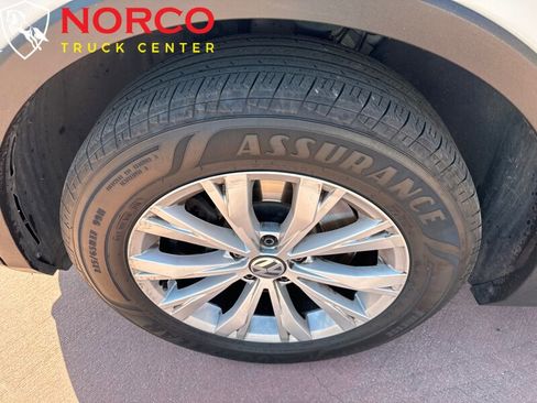 Used 2018 Volkswagen Tiguan SE image 17