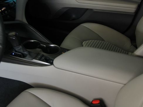 Used 2024 Toyota Camry SE image 19