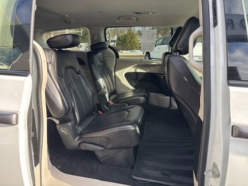 Used 2023 Chrysler Pacifica Touring-L w/ Road Tripper Package image 15