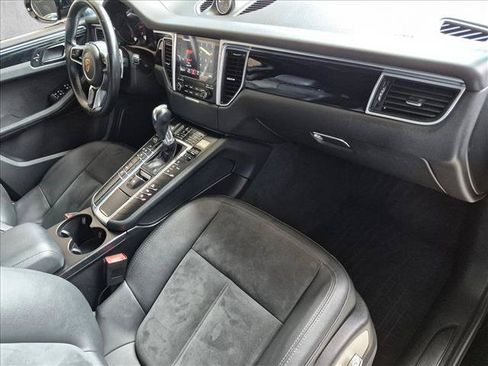 Used 2018 Porsche Macan Sport Edition AWD/4WD image 21