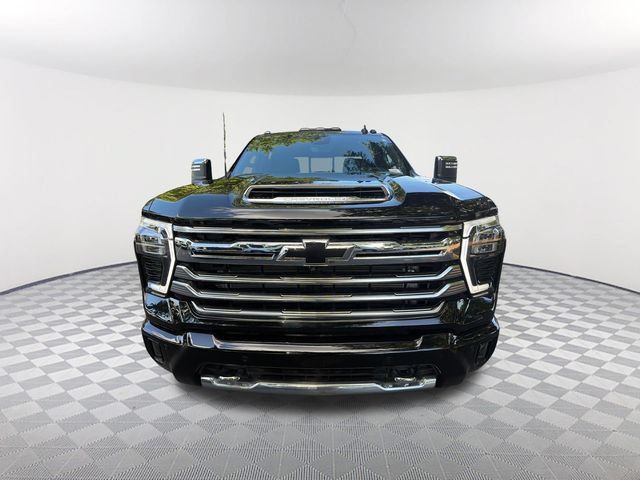 Used 2024 Chevrolet Silverado 2500 High Country w/ High Country Premium Package AWD/4WD image 2