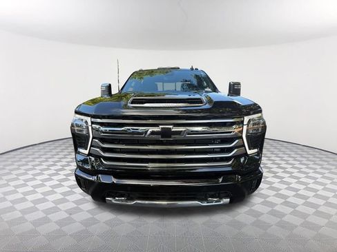 Used 2024 Chevrolet Silverado 2500 High Country w/ High Country Premium Package AWD/4WD image 2