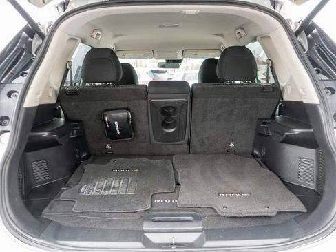 Used 2020 Nissan Rogue SV image 11