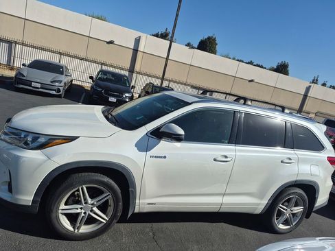 Used 2019 Toyota Highlander Limited Platinum image 4