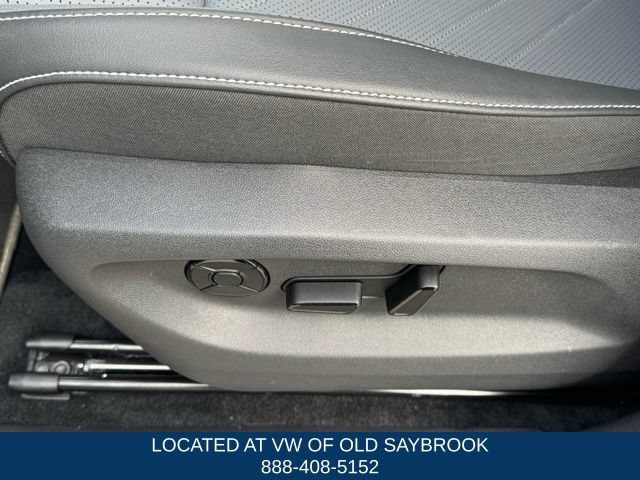 Used 2025 Volkswagen Tiguan SE AWD/4WD image 34