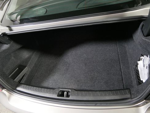 Used 2021 Volvo S60 T8 Inscription w/ Climate Package image 18