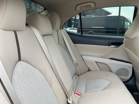 Used 2018 Toyota Camry LE FWD image 21