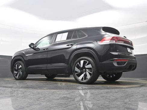 Used 2024 Volkswagen Atlas Cross Sport SE image 28