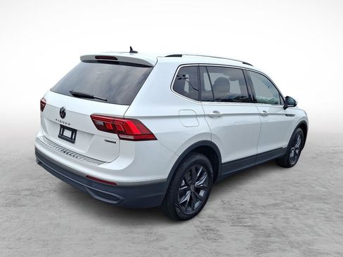Used 2023 Volkswagen Tiguan SE AWD/4WD image 5