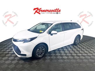 Used 2024 Toyota Sienna LE video 3