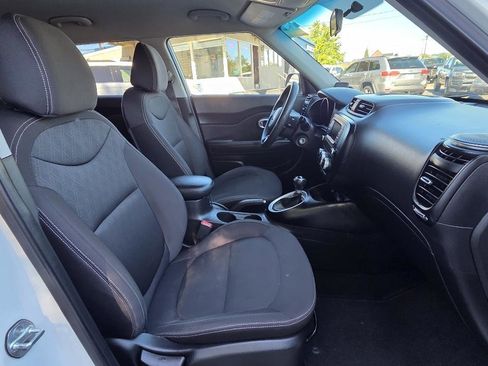 Used 2018 Kia Soul FWD image 14