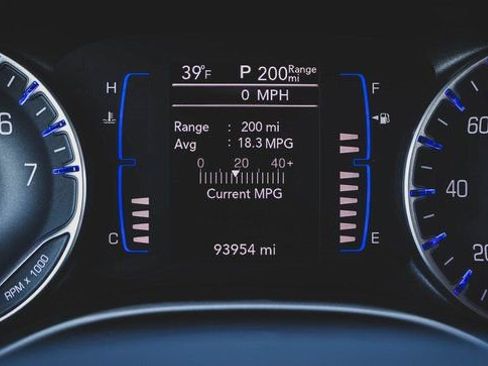 Used 2020 Chrysler Pacifica Touring-L image 11