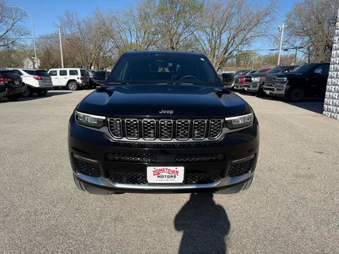 Used 2022 Jeep Grand Cherokee L Summit w/ Luxury Tech Group V AWD/4WD image 2