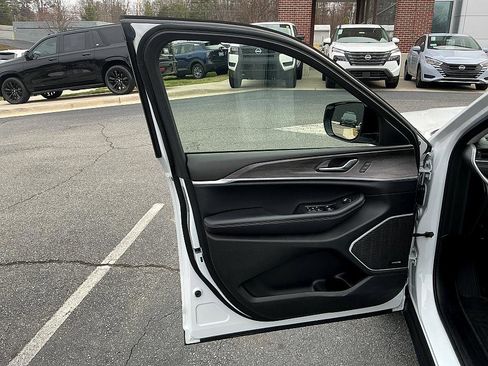 Used 2021 Jeep Grand Cherokee L Limited image 11